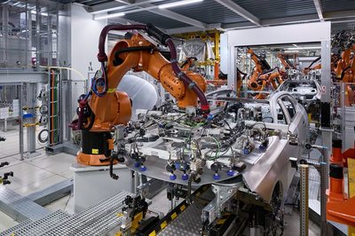 BMW新世代7 Series首批車已從工廠下線,并展示了BMW制造的最新進化